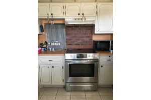 2300  Park Ln   311 Hollywood, FL 33021 Sold 02/13/23