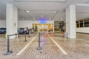 1200  Brickell Bay Dr   2202 Miami, FL 33131 Sold 06/16/23