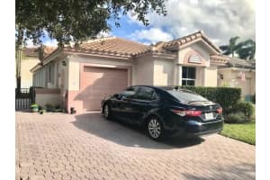 320 Nw 75th Way Plantation, FL 33317 Sold 02/10/23
