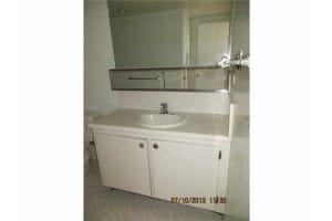 19380  Collins Av   425 Sunny Isles Beach, FL 33160 Sold 06/01/23