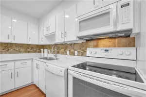 3101 N Country Club Dr   102 Aventura, FL 33180 Sold 02/22/23