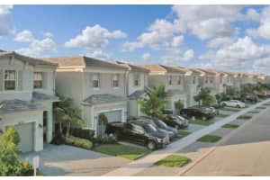 4433 Nw 48th Ter Tamarac, FL 33319 Sold 04/28/23