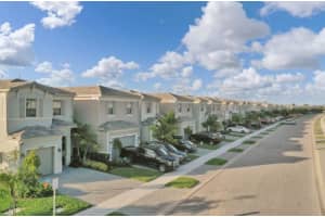 4433 Nw 48th Ter Tamarac, FL 33319 Sold 04/28/23