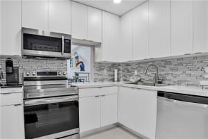 MLS# F10363658, Hollywood, Florida 33024