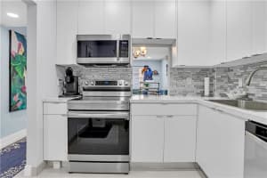 MLS# F10363658, Hollywood, Florida 33024