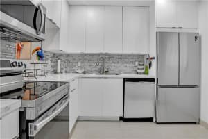 MLS# F10363658, Hollywood, Florida 33024
