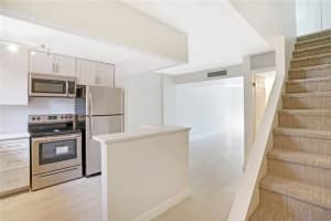 809 W Oakland Park Blvd   J7 Oakland Park, FL 33311 Sold 02/28/23