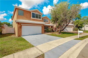 1006 Sw 102nd Ter Pembroke Pines, FL 33025 Sold 06/01/23
