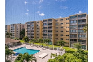 620 Ne 12th Ave   306 Hallandale Beach, FL 33009 Sold 03/28/23