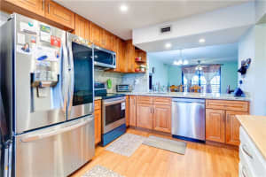 1100  Colony Pt Circle   202 Pembroke Pines, FL 33026 Sold 03/30/23