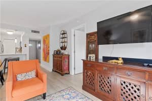 2918 Ne 8th Ter   104 Oakland Park, FL 33334 Sold 02/28/23