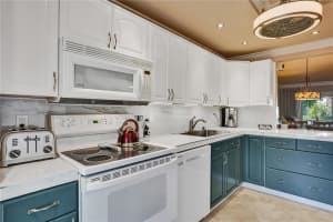 3001 Nw 46th Ave   103 Lauderdale Lakes, FL 33313 Sold 03/16/23