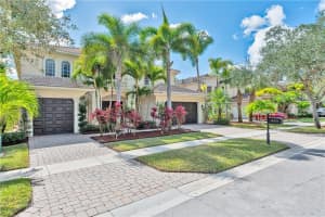 533  Edgebrook Ln Wellington, FL 33411 Sold 03/15/23
