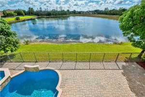 533  Edgebrook Ln Wellington, FL 33411 Sold 03/15/23