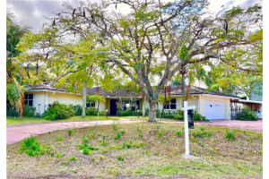 18749  Rio Vista Dr Tequesta, FL 33469 Sold 06/30/23