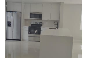 1021 Sw 99th Ave Pembroke Pines, FL 33025 Sold 05/19/23