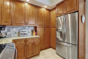 2617 NE 14th Ave APT 307, Oakland Park, FL 33334, Sold 03/31/23