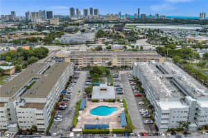 410 SE 2nd St APT 104, Hallandale Beach, FL 33009, Sold 04/03/23