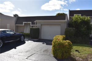 19600 Bob-O-Link Dr, Hialeah, FL 33015, Sold 03/24/23