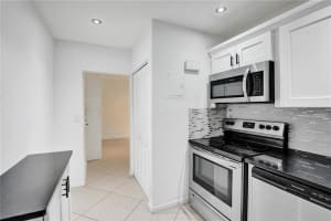 3111 Oakland Shores Dr f 208, Oakland Park, FL 33309, Sold 03/27/23