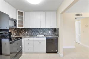 200 Village Green Cir E APT 312, Palm Springs, FL 33461, Sold 03/24/23