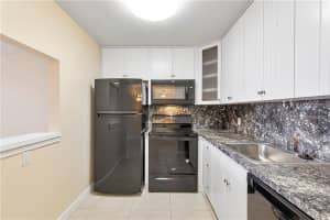 200 Village Green Cir E APT 312, Palm Springs, FL 33461, Sold 03/24/23
