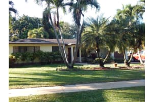 661 W Country Club Cir, Plantation, FL 33317, Sold 05/09/23