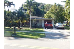 661 W Country Club Cir, Plantation, FL 33317, Sold 05/09/23