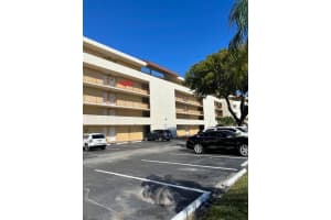 8870 Fontainebleau Blvd, Miami, FL 33172, Sold 04/21/23