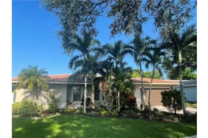 800 W Plantation cir, Plantation, FL 33324 Sold 09/22/23