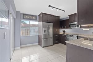 5534 Lakewood Cir S c, Margate, FL 33063, Sold 04/13/23