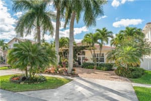 384 Rosewood Cir, Boca Raton, FL 33487, Sold 04/25/23