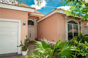 11520 SW 10th Ct, Pembroke Pines, FL 33025, Sold 04/28/23