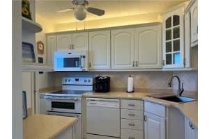 1427 E Hillsboro Blvd APT 523, Deerfield Beach, FL 33441, Sold 06/21/23