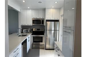 400 NE 14th Ave, Hallandale Beach, FL 33009, Sold 05/08/23