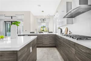 10663 N Lago Vista Cir, Parkland, FL 33076, Sold 05/25/23