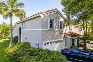 1151 W Lake St, Hollywood, FL 33019, Sold 07/31/23