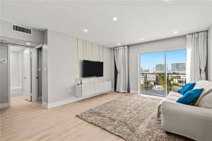 400  Kings Point Dr   818, Sunny Isles Beach, FL 33160 Sold 07/17/23