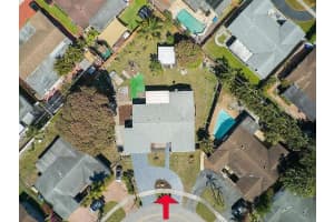 521 SW 70th Ter, Pembroke Pines, FL 33023 - MLS#F10374059