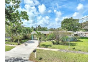 961 W country club circle, Plantation, FL 33317 Sold 06/27/23