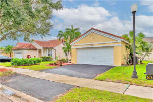 833 Falling Water Rd, Weston, FL 33326, Sold 05/05/23
