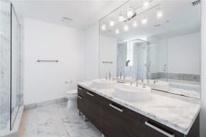 253 NE 2nd St   2303, Miami, FL 33132 Sold 11/16/23