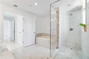 253 NE 2nd St   2303, Miami, FL 33132 Sold 11/16/23