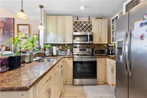 21204  Harbor Way   122-12, Aventura, FL 33180 Sold 10/05/23