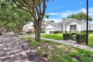 10693 Edinburgh St, Hollywood, FL 33026, Sold 05/08/23
