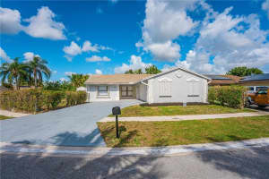 5687  Lincoln Cir E Lake Worth, FL 33463 Sold 05/30/23