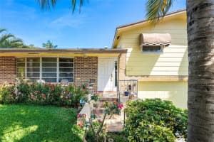 281 Nw 8th St Boca Raton, FL 33432 Sold 05/11/23