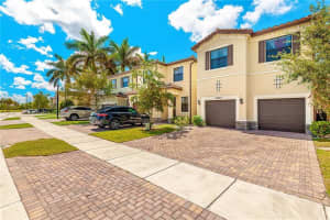 4832 NW 56th Ct, Tamarac, FL 33319 Sold 06/16/23