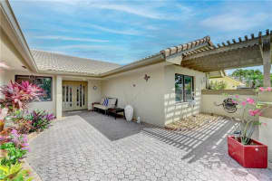 6777  Villas Dr Boca Raton, FL 33433 Sold 06/01/23