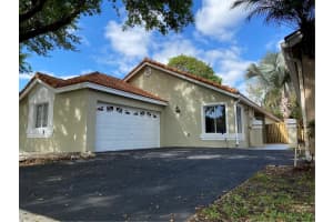 213 Nw 101 Ave Plantation, FL 33324 Sold 05/16/23